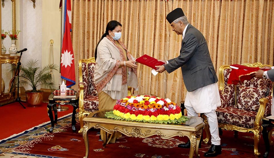 प्रधानमन्त्री देउवाले बुझाए राष्ट्रपतिलाई वार्षिक प्रतिवेदन 